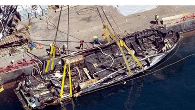 اتهام قائد سفينة أمريكية بالقتل الخطأ بعد غرقها وموت 34 من ركابها