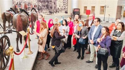 السياحة تنظم جولة تعريفية لـ35 مرشدا بمتحف المركبات الملكية