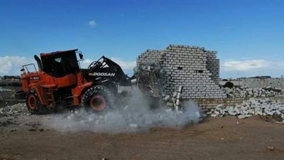 حملة مكبرة لإزالة المباني المخالفة بمساحة 2000 متر مربع بمطروح| صور