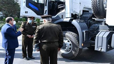 السيسي يتفقد عددا من نماذج المركبات متعددة الاستخدام.. يتابع التطوير الجاري لمنظومة العمل لدعم القوات في مجابهة الإرهاب | صور