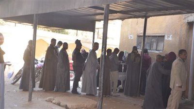 تكدس أمام مكتب سجل مدني إسنا رغم أزمة كورونا.. سيدات يتعرضن للتحرش.. ونظام الأمان سبب تأخر تشغيل المكتب الجديد | فيديو