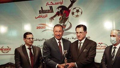 الخطيب يحضر حفل «أوسكار المساء».. ويتسلم جائزة تكريم الأهلي