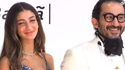 ابنة  أحمد حلمي ومنى زكي تفاجئ جمهور مهرجان القاهرة السينمائي | صور