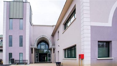 مجهولون يعتدون على مسجد في العاصمة الفرنسية باريس