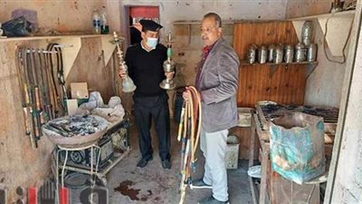 إصلاح أعمدة الإنارة وضبط شيش بمقاهى منيا القمح في الشرقية