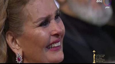 بكاء نجوم الفن أثناء كلمة  وحيد حامد في مهرجان القاهرة السينمائي | فيديو