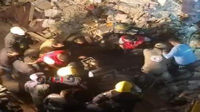 انتشال جثة سادسة من تحت أنقاض عقار محرم بك المنهار | صور