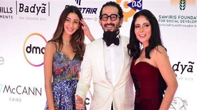 منى زكي لابنتها 