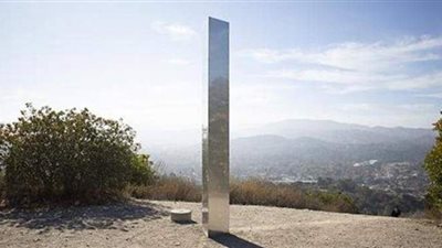 ظهور الهيكل المعدني الغامض في مكان آخر