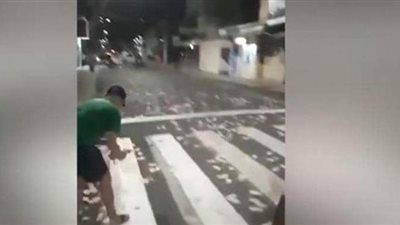 ألقوا الأموال في الشوارع.. خطة مثيرة لهروب لصوص من الشرطة