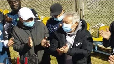 لاعبو إنبي يحتفلون بعيد ميلاد حلمي طولان.. ومدير الكرة يفاجئه بـ