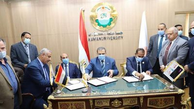 القوى العاملة: توقيع  بروتوكولي تعاون مع جامعة أسوان