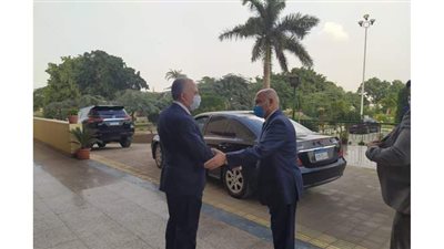 عبد العاطي والوزير يناقشان موقف المشروعات المشتركة بين الوزارتين.