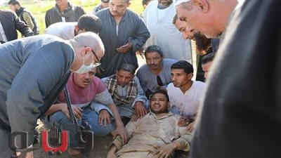 محافظ بني سويف «طبيب العظام» يتوقف  لإسعاف مصاب في حادث
