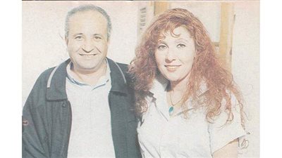 نادية الجندي تهنئ  وحيد حامد على جائزة “الهرم الذهبي” بصورة من فيلم ”ملف سامية شعراوي