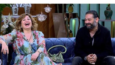 إلهام شاهين تغني مع شقيقها وزوجته 