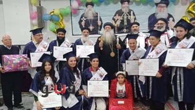 الأنبا تكلا يحتفل بتخريج الدفعة الثانية لمعهد الرعاية والتربية بدشنا | صور