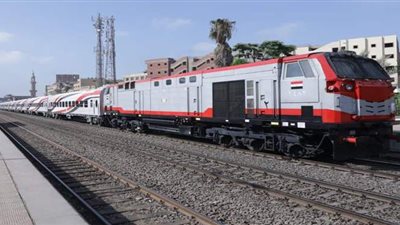 وزير النقل يشدد على خفض معدل تأخيرات القطارات