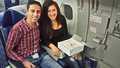 بالصور.. شاب يخدع خطيبته ويفاجئها بهدية تشعل فيس بوك