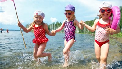 أهم النصائح لحماية أطفالك من أخطار الشمس في المصايف