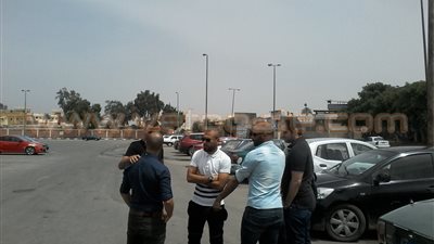 بالصور.. «عفرتو» وشهاب أحمد يستقبلان جثمان كريم فايد بمطار القاهرة