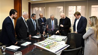 وزير الإسكان يكلف باستخدام الخامات المصرية في مشروع كابيتال بارك بالعاصمة الإدارية