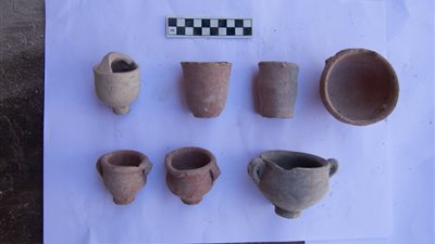 اكتشاف أوانٍ فخارية تعود للعصر اليوناني وحتى الإسلامي في الإسكندرية (صور)