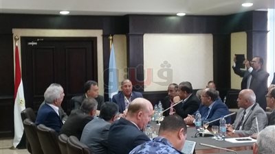 وزير النقل يستعرض المشروعات الجاري تنفيذها بالبحر الأحمر  (صور)