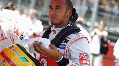 تعرض متسابق مرسيدس لحادث سيارة بمسابقة للفورمولا ون