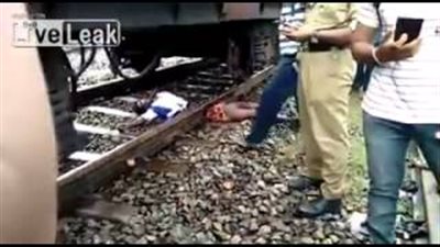 بالفيديو.. قطار يشطر رجلًا إلى نصفين ويظل على قيد الحياة