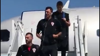 «كرواتيا» يصل سوتشي استعدادا لمواجهة روسيا بالمونديال (فيديو)