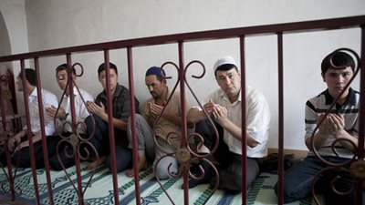 بالفيديو والصور.. منازل طاجيكستان محراب إيمانى في رمضان