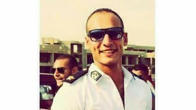 مناظرة جثة ضابط العجوزة وتحريز الطلقة واكتشاف مضاد للاكتئاب بالسيارة