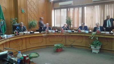 وزير التنمية المحلية و5 محافظين يصلون الإسماعيلية (صور)