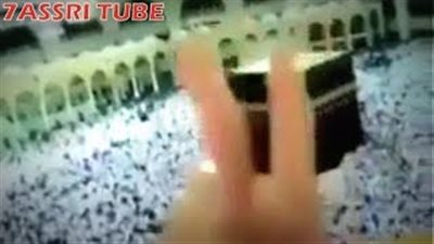 بالفيديو.. مفاجأة غير متوقعة أثناء بث قناة القرآن الكريم