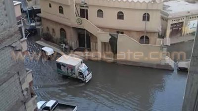 توقف الحركة المرورية بالحرمين في الإسكندرية بسبب طفح الصرف الصحي