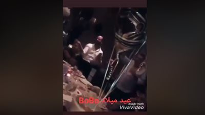 دينا الشربيني تحتفل مع عمرو دياب بعيد ميلاده وتقبل صورته (فيديو)