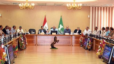 محافظ الشرقية: إعادة هيكلة العاملين بالجهاز الإداري بالمؤسسات الحكومية