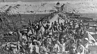 العاشر من رمضان معركة الإيمان والإرادة.. الضربة الجوية كلمة السر في الانتصار.. 200 طائرة مصرية ضربت بطاريات الدفاع الجوي للعدو.. ومضخات المياه تدل على عبقرية العقلية المصرية