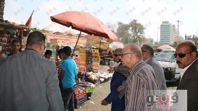 بالصور.. محافظ القاهرة يعزل مدير موقف عبد المنعم رياض بسبب القمامة