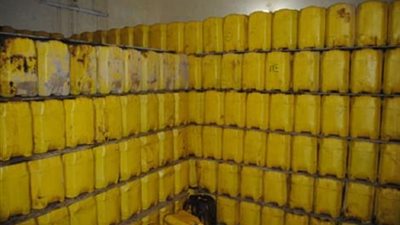 ضبط ٣ أطنان زيوت طعام غير صالحة للاستهلاك الآدمي بالجيزة