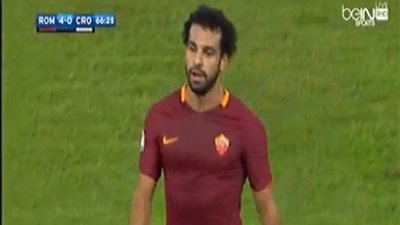 بالفيديو.. لحظة خروج محمد صلاح بمباراة روما أمام كروتونى