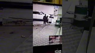 بالفيديو.. مشاجرة عنيفة بين مجموعة شباب وحلاقين