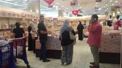 بالصور.. إقبال ضعيف على شراء كحك العيد بسبب نار الأسعار