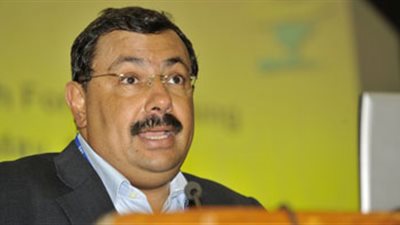 د. طارق كامل: القانون يحمى المخالفين..على البرلمان محاسبة الوزارة لتراخيها في مواجهة المخالفات.. ويجب زيادة أعداد موظفى جهاز التفتيش في «الصحة» ومنحهم مرتبات جيدة لتحصينهم ضد الرشاوى