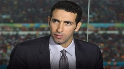 «أبو تريكة» يواسي «الشناوي» بعد إصابته بالصليبي