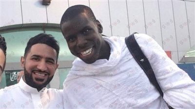 كورت زوما مدافع تشيلسي يصل السعودية لأداء مناسك العمرة