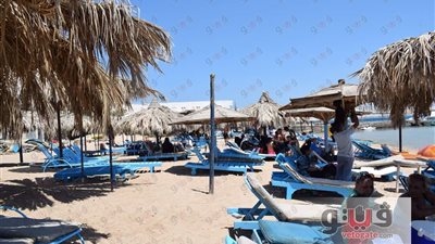 بالصور.. إقبال كثيف على شواطئ الغردقة في ثانى أيام عيد الأضحى