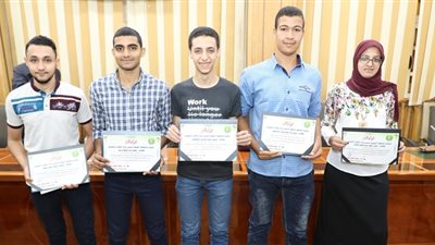 محافظ المنوفية يكرم أوائل الثانوية العامة (صور)