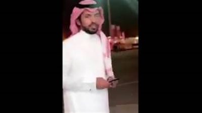 رد فعل مذيع سعودي وصفته فتاة بـ«الفاشل» أثناء سيره في الشارع (فيديو)
